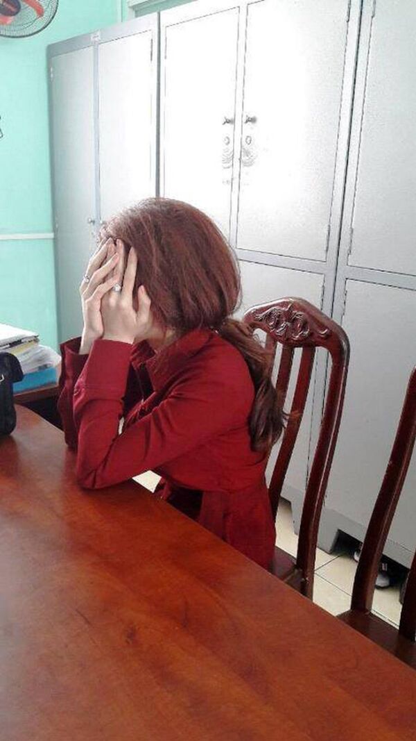 Hình một chân dài tại cơ quan Công an - Sputnik Việt Nam