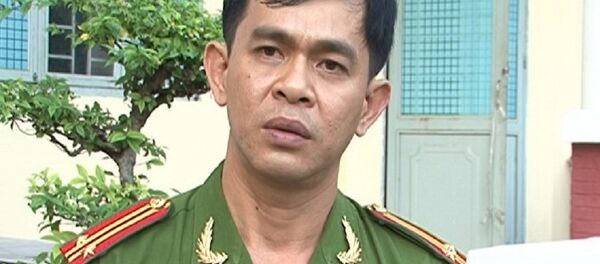 Trung tá Nguyễn Thành Nhân - đội trưởng đội 8 trong lần trả lời báo chí về các nhóm lừa đảo sử dụng công nghệ ca Trung tá Nguyễn Thành Nhân - đội trưởng đội 8 trong lần trả lời báo chí về các nhóm lừa đảo sử dụng công nghệ ca - Sputnik Việt Nam