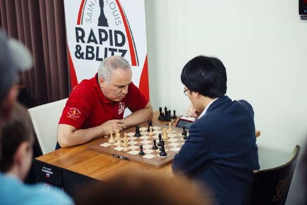 Vua cờ” Garry Kasparov (trái) thất bại trước Lê Quang Liêm ở ván cờ chớp thứ 5 Giải Grand Chess Tour 2017 Vua cờ” Garry Kasparov (trái) thất bại trước Lê Quang Liêm ở ván cờ chớp thứ 5 Giải Grand Chess Tour 2017 - Sputnik Việt Nam
