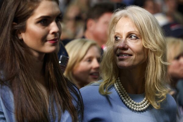 Hope Hicks Hope Hicks - Sputnik Việt Nam