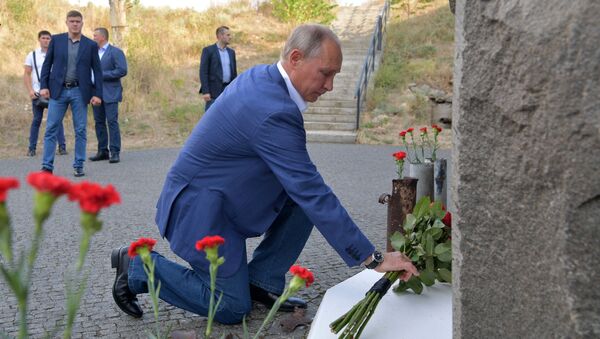 Рабочая поездка президента РФ В. Путина и премьер-министра РФ Д. Медведева в Севастополь - Sputnik Việt Nam