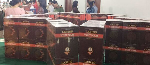 Bộ sử 15 tập bao quát lịch sử Việt Nam từ khởi thuỷ đến năm 2000 do Nhà xuất bản Khoa học Xã hội phát hành. - Sputnik Việt Nam
