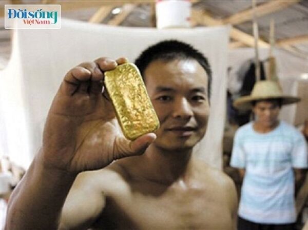 Muốn đổi đời, ông Hòa và chiến hữu đã đến Nam Giang để tìm vàng và không thể ngờ đó là chuyến đi tai họa Muốn đổi đời, ông Hòa và chiến hữu đã đến Nam Giang để tìm vàng và không thể ngờ đó là chuyến đi tai họa - Sputnik Việt Nam