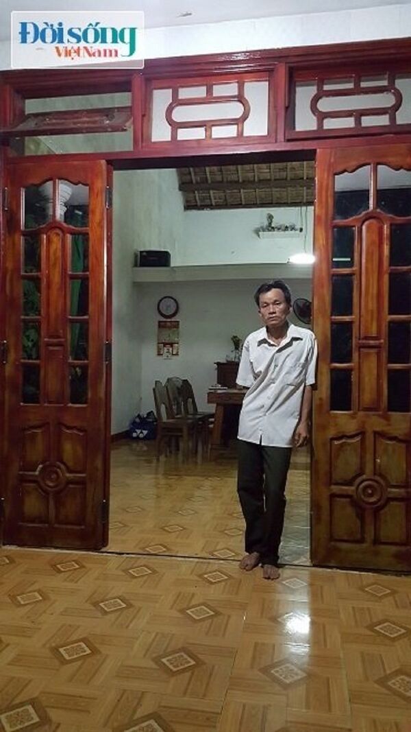 Ông Hòa bên căn nhà mới xây sau nhiều năm phiêu bạt làm thuê Ông Hòa bên căn nhà mới xây sau nhiều năm phiêu bạt làm thuê - Sputnik Việt Nam
