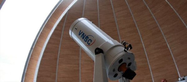 Kính thiên văn được đặt tại Đài thiên văn Nha Trang. Kính thiên văn được đặt tại Đài thiên văn Nha Trang. - Sputnik Việt Nam