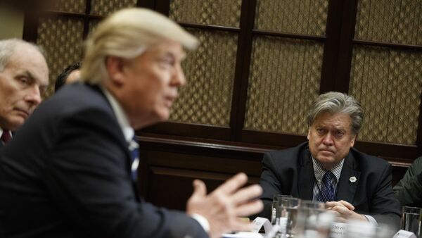 Steve Bannon với Donald Trump ở Nhà Trắng - Sputnik Việt Nam