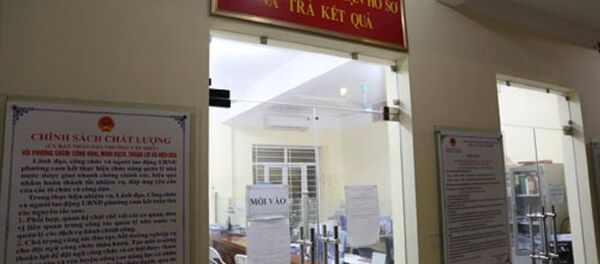 Phường Văn Miếu đã sử dụng cán bộ hợp đồng làm ở bộ phận một cửa. - Sputnik Việt Nam