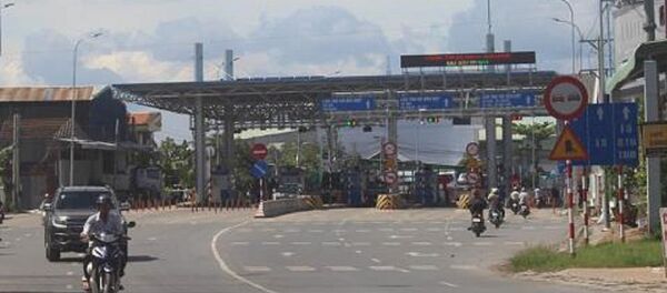 UBND tỉnh An Giang đã nhiều lần làm việc với Bộ GTVT và chủ đầu tư dự án BOT T2 nhưng Bộ chỉ đồng ý miễn giảm phí chứ không di dời trạm. UBND tỉnh An Giang đã nhiều lần làm việc với Bộ GTVT và chủ đầu tư dự án BOT T2 nhưng Bộ chỉ đồng ý miễn giảm phí chứ không di dời trạm. - Sputnik Việt Nam