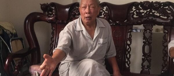 Dù vẫn sống khoẻ mạnh nhưng vợ chồng ông Đỗ Văn Hợp (trú tại phường Nhật Tân, quận Tây Hồ, Hà Nội) đã bị khai tử từ năm 2006. Dù vẫn sống khoẻ mạnh nhưng vợ chồng ông Đỗ Văn Hợp (trú tại phường Nhật Tân, quận Tây Hồ, Hà Nội) đã bị khai tử từ năm 2006. - Sputnik Việt Nam