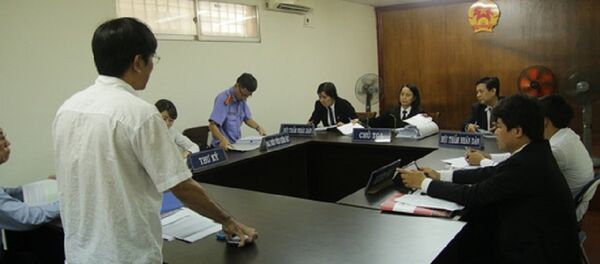 HĐXX quyết định hoãn phiên tòa bổ sung chứng cứ và triệu tập thêm đương sự HĐXX quyết định hoãn phiên tòa bổ sung chứng cứ và triệu tập thêm đương sự - Sputnik Việt Nam