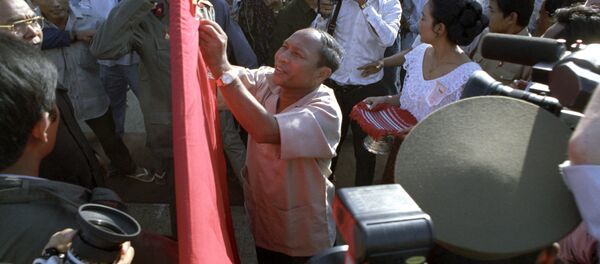 Heng Samrin tại buổi lễ rút Quân đội nhân dân Việt Nam khỏi Cộng hòa Nhân dân Campuchia - Sputnik Việt Nam