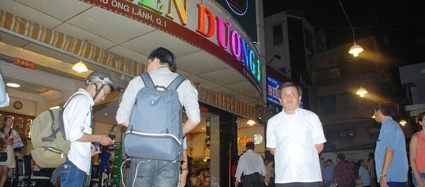 Ông Đoàn Ngọc Hải cho biết sẽ đề xuất chuyển công tác Chủ tịch UBND P.Cầu Ông Lãnh nếu để xảy ra lấn chiếm vỉa hè tại nhà hàng Biển Dương 3 (P.Cầu Ông Lãnh, Q.1) - Sputnik Việt Nam