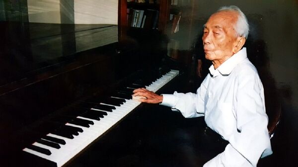 Đại tướng chơi đàn piano tại nhà riêng Đại tướng chơi đàn piano tại nhà riêng - Sputnik Việt Nam