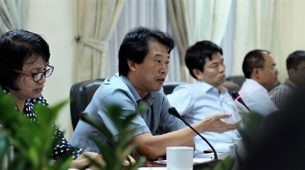 PGS.TS Đinh Văn Nhã trao đổi về việc triển khai đề tài - Sputnik Việt Nam