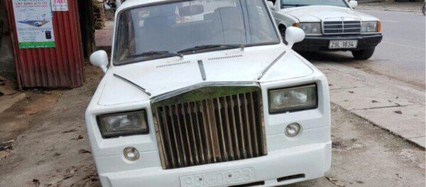 Lada độ Rolls-Royce Phantom taị Bắc Giang gây sự chú ý - Sputnik Việt Nam
