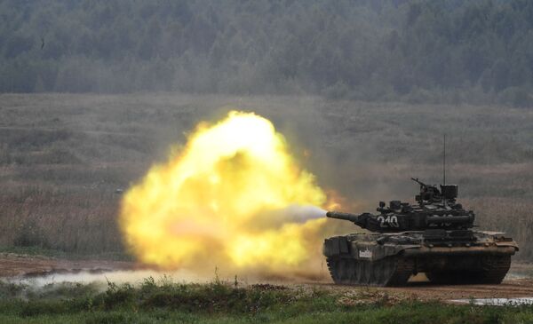 Xe tăng T-90 trong thời gian trình diễn thuộc khuôn khổ Diễn đàn kỹ thuật-quân sự quốc tế Quân đội-2017. Xe tăng T-90 trong thời gian trình diễn thuộc khuôn khổ Diễn đàn kỹ thuật-quân sự quốc tế Quân đội-2017. - Sputnik Việt Nam
