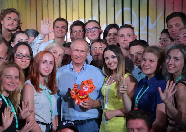 Tổng thống Nga Vladimir Putin thăm Diễn đàn Giáo dục Thanh niên toàn Nga thường niên Tavrida Tổng thống Nga Vladimir Putin thăm Diễn đàn Giáo dục Thanh niên toàn Nga thường niên Tavrida - Sputnik Việt Nam