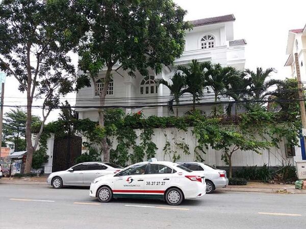 Bà Nguyễn Thị Kim Tiến cho hay căn nhà gia đình bà đang ở, gia đình đã mua đất 20 năm trước và xây nhà ở 10 năm nay. - Sputnik Việt Nam