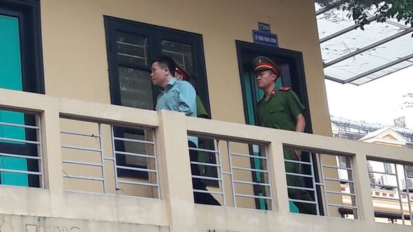 Bị cáo Hà Văn Thắm được đưa vào phòng xử - Sputnik Việt Nam