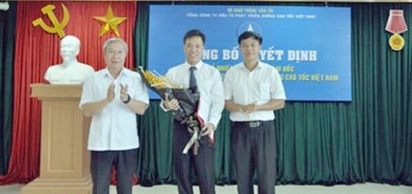 Ông Nguyễn Quốc Bình, Phó giám đốc PMU Thăng Long sau sáp nhập đã được điều động sang làm Phó tổng giám đốc Tổng công ty Phát triển đường cao tốc VN Ông Nguyễn Quốc Bình, Phó giám đốc PMU Thăng Long sau sáp nhập đã được điều động sang làm Phó tổng giám đốc Tổng công ty Phát triển đường cao tốc VN - Sputnik Việt Nam