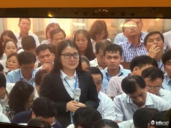 Hoàng Thị Hồng Tứ tại phiên tòa Hoàng Thị Hồng Tứ tại phiên tòa - Sputnik Việt Nam