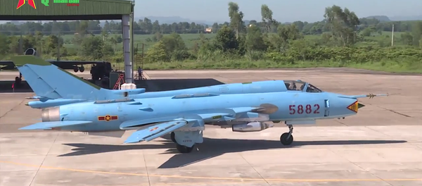 Máy bay chiến đấu Việt Nam chuẩn bị cất cánh Máy bay chiến đấu Việt Nam chuẩn bị cất cánh - Sputnik Việt Nam