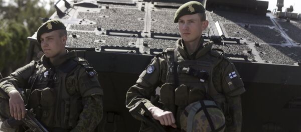 Binh sĩ quân đội  Phần Lan tham gia cuộc tập trận của NATO “Saber Strike-2015” tại Latvia - Sputnik Việt Nam