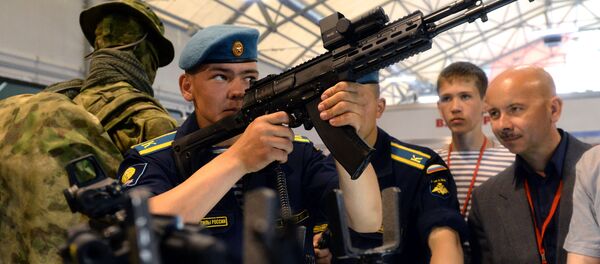 Tập đoàn Kalashnikov tại Diễn đàn Quân đội -2015 - Sputnik Việt Nam