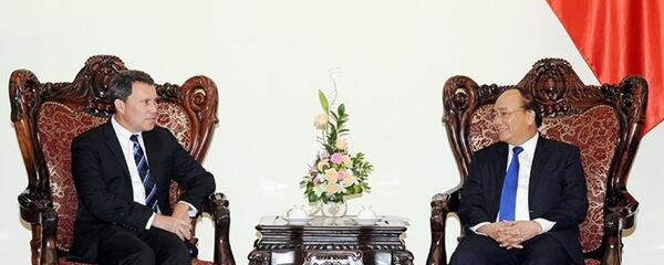 Thủ tướng Nguyễn Xuân Phúc tiếp Phó Chủ tịch Tập đoàn ExxonMobil (Hoa Kỳ) phụ trách khu vực châu Á - Thái Bình Dương và Trung Ðông G.Ghíp. Thủ tướng Nguyễn Xuân Phúc tiếp Phó Chủ tịch Tập đoàn ExxonMobil (Hoa Kỳ) phụ trách khu vực châu Á - Thái Bình Dương và Trung Ðông G.Ghíp. - Sputnik Việt Nam