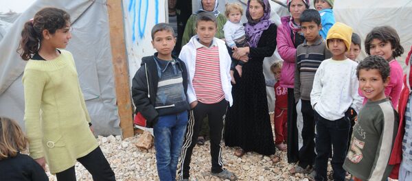 Thường dân chạy trốn khỏi Raqqa - Sputnik Việt Nam