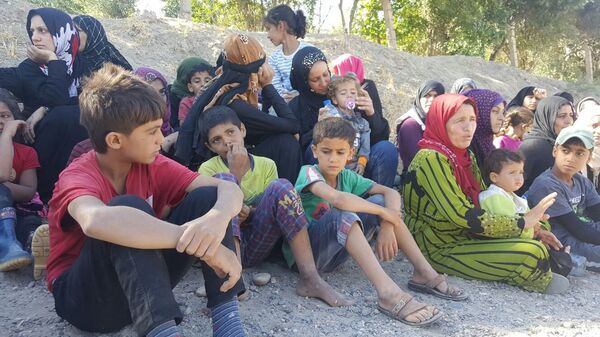 Thường dân chạy trốn khỏi Raqqa - Sputnik Việt Nam