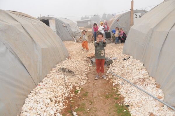 Thường dân chạy trốn khỏi Raqqa - Sputnik Việt Nam