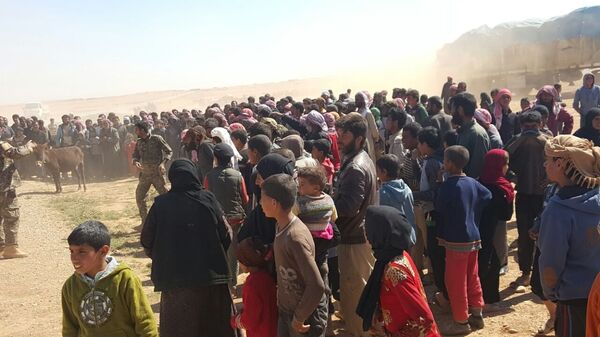 Thường dân chạy trốn khỏi Raqqa - Sputnik Việt Nam