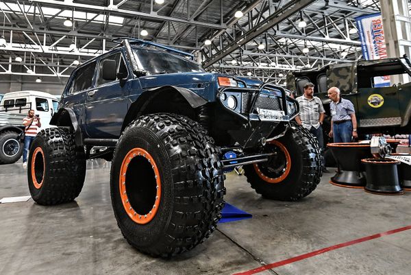 LADA 4X4 của Nga (LADA Niva), trở thành một xe bigfoot (bánh to) - Sputnik Việt Nam