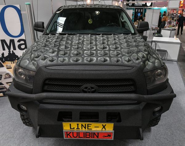 Vẫn là nó, được làm theo phong cách Alligator( Cá sấu). - Sputnik Việt Nam
