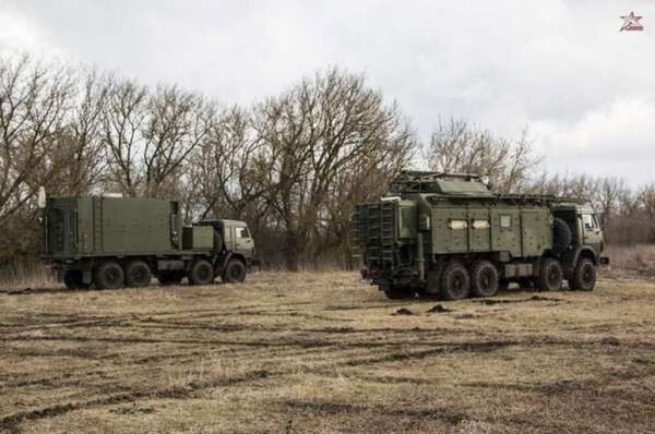 Tổ hợp tác chiến điện tử  Krasuha-4 trên thao trường huấn luyện chiến đấu  - Sputnik Việt Nam