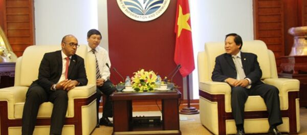 Bộ trưởng TT&TT Trương Minh Tuấn tiếp Đại sứ Cuba Herminio López Diaz - Sputnik Việt Nam