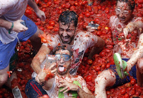 Tây Ban Nha. Lễ hội- trận chiến cà chua hàng năm  La Tomatina. - Sputnik Việt Nam