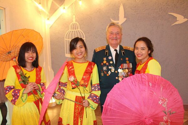 Thành phố St. Petersburg kỷ niệm ngày Quốc Khánh Việt Nam - Sputnik Việt Nam