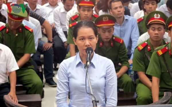 Nguyễn Minh Thu khai đưa cho tổng giám đốc Vietsovpetro 30% lãi suất ngoài hợp đồng, 70% đưa cho kế toán trưởng. - Sputnik Việt Nam