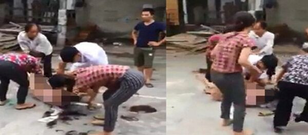 Hình ảnh chụp màn hình từ clip được cho là đánh ghen - Sputnik Việt Nam