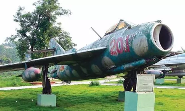 Chiếc máy bay MiG-17 do phi công Ngô Đức Mai điều khiển đã bắn hạ Noóc-man Ga-đi-xơ, nay được trưng bày tại Bảo tàng Phòng không-Không quân Chiếc máy bay MiG-17 do phi công Ngô Đức Mai điều khiển đã bắn hạ Noóc-man Ga-đi-xơ, nay được trưng bày tại Bảo tàng Phòng không-Không quân - Sputnik Việt Nam