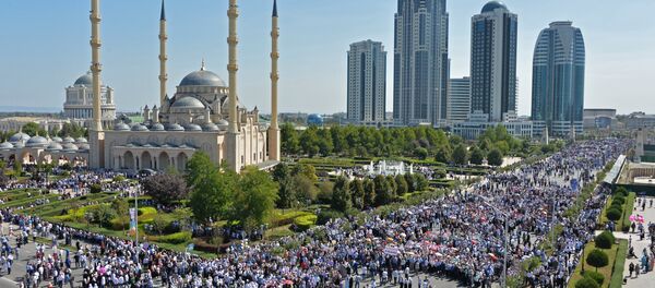 Mit-tinh ở trung tâm Grozny để bày tỏ sự ủng hộ với các tín đồ Hồi giáo Rohingya Mit-tinh ở trung tâm Grozny để bày tỏ sự ủng hộ với các tín đồ Hồi giáo Rohingya - Sputnik Việt Nam