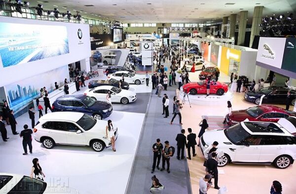 Sau 20 năm mở cửa cho các liên doanh sản xuất ôtô với nhiều ưu đãi nhưng vẫn chưa có thương hiệu ôtô Việt Nam. - Sputnik Việt Nam