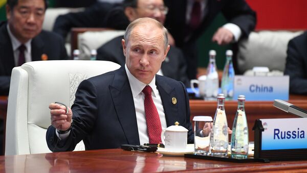 Tổng thống LB Nga Vladimir Putin tại Hội nghị thượng đỉnh lần thứ 9 của nhóm BRICS, ngày thứ 2 - Sputnik Việt Nam