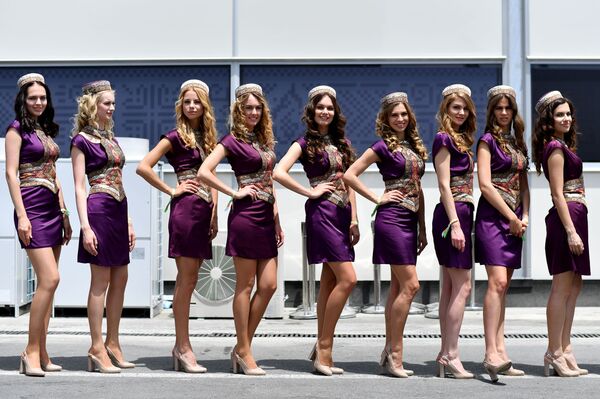 Grid Girls tại Grand Prix Công thức 1 ở Azerbaijan - Sputnik Việt Nam