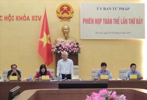 Phó Chủ tịch Quốc hội Uông Chu Lưu phát biểu tại phiên họp toàn thể lần thứ 7 của Ủy ban Tư pháp. Phó Chủ tịch Quốc hội Uông Chu Lưu phát biểu tại phiên họp toàn thể lần thứ 7 của Ủy ban Tư pháp. - Sputnik Việt Nam