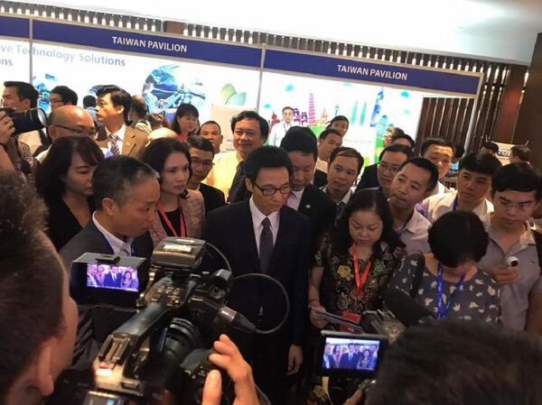 Phó Thủ tướng Vũ Đức Đam tại Vietnam ICT Summit Phó Thủ tướng Vũ Đức Đam tại Vietnam ICT Summit - Sputnik Việt Nam