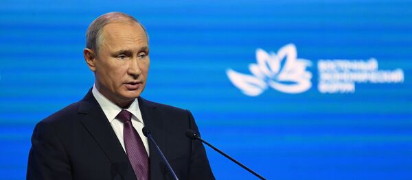 Vladimir Putin trong khuôn khổ của Diễn đàn Kinh tế Đông (WEF) - Sputnik Việt Nam