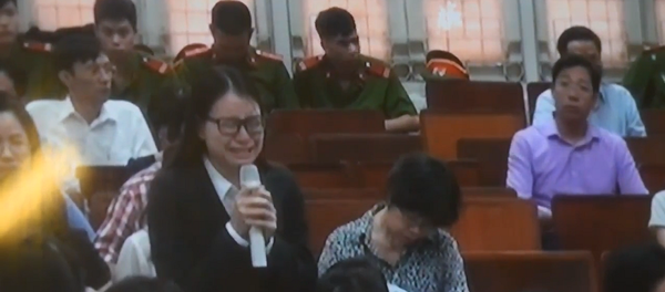 Diễn viên Hồng Tứ khóc lóc - Sputnik Việt Nam